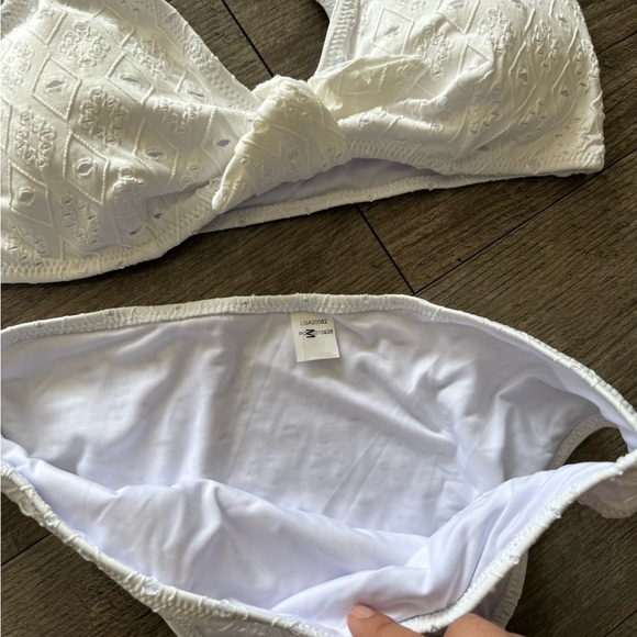 LAST PRICE🍒🤍 WEINICOCO tie knot swimming set 🤍 - Picture 3 of 10